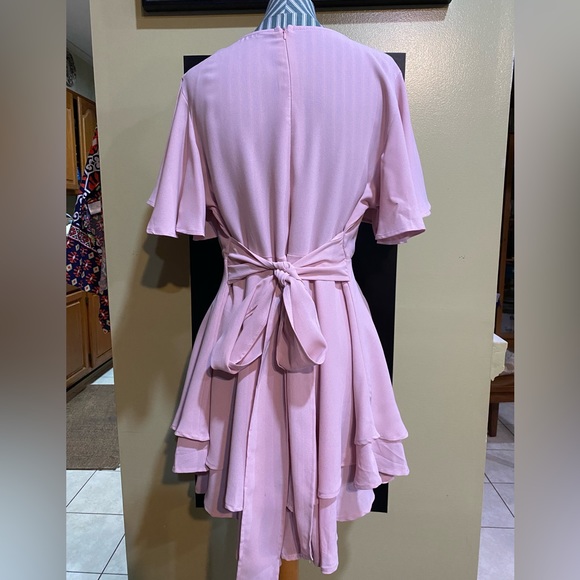 Sz M Pink Dacron Polyester Dress with frilly sleeves, ruffles, ties at waist. - Picture 5 of 16